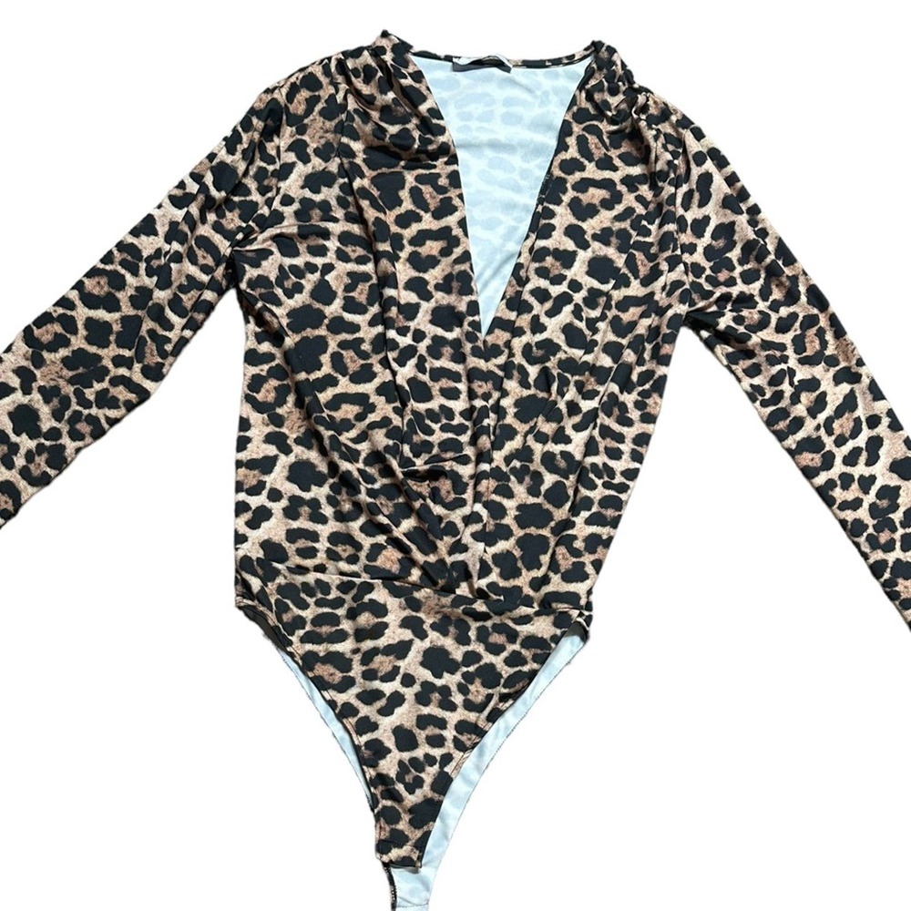 Excellent condition Leopard V neck sexy Zara body shirt.